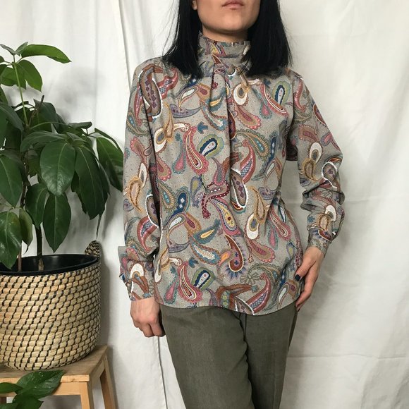 SOLD Vintage 1970s paisley blouse long sleeve - Picture 3 of 11